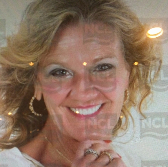 Meet your Posher, Karen - Picture 2 of 2